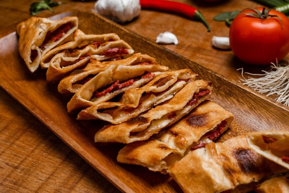 Sucuklu - Kaşarlı Pide